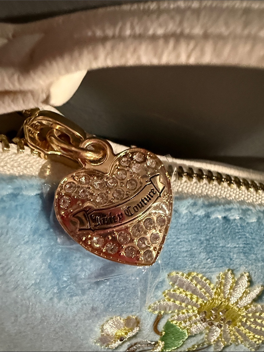 Juicy Couture "Juicy in Bloom" convertible wristlet in a light blue velour $49 - Picture 3 of 8